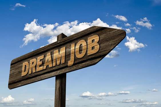 Schild mit der Aufschrift "DREAM JOB"